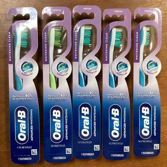 Oral B Medium Advanced Whitening Manual Toothbrush Bundle NEW - Picture 2 of 10